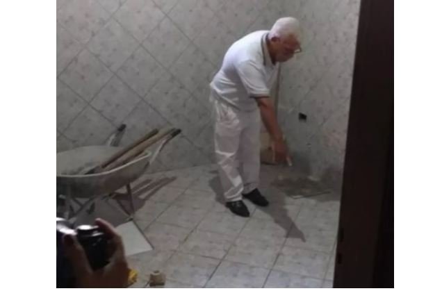 Idoso aponta local em banheiro onde enterrou corpo de mulher em MT após confessar crime 24 anos depois