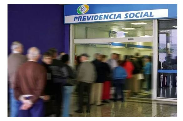 Governo assina MP que obriga antecipação do 13º salário de aposentados