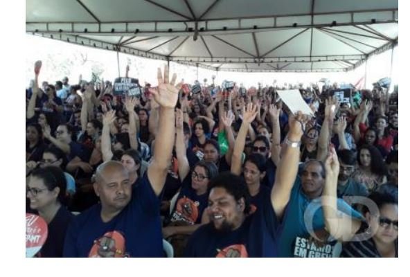 Servidores terminam a maior greve da educação em MT
