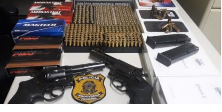 Três são detidos no flagra com armas e munições na BR-163