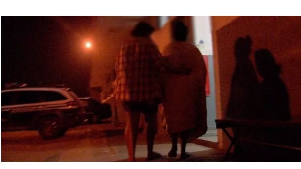 Jovem de 22 anos sai de culto para atender celular, é levada para matagal e estuprada em MT