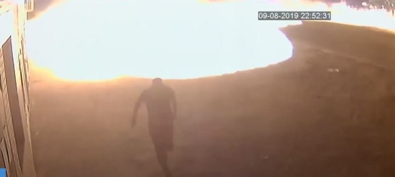 Pessoas fogem de 'bola de fogo' gigante na Rússia. (video)