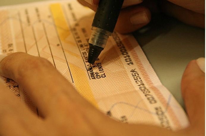 Cheque especial não pode ser bloqueado para quitar dívida trabalhista