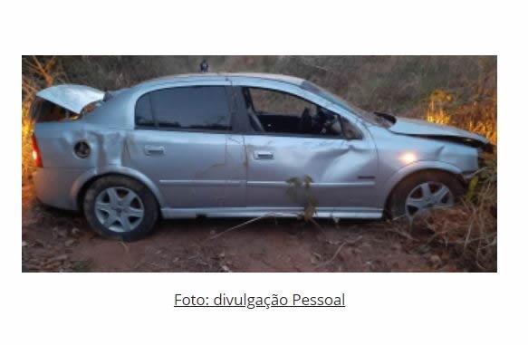Carro capota e pastor da Igreja Mundial de Nova Monte verde escapa sem arranhão