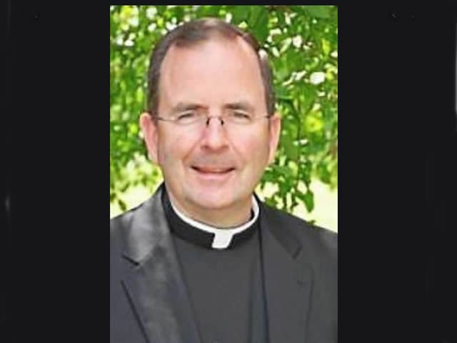 Padre desvia R$ 400 mil de paróquia para gastar com homens