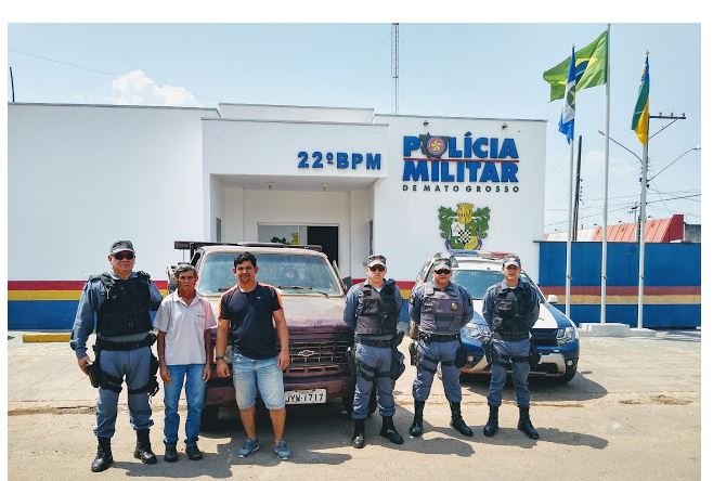 Policia militar recuperou uma caminhonete roubada no assentamento Raimundo vieira.