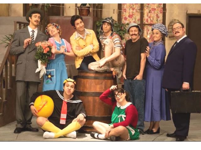 Filho de Chaves vai às lágrimas ao ver musical sobre seu pai