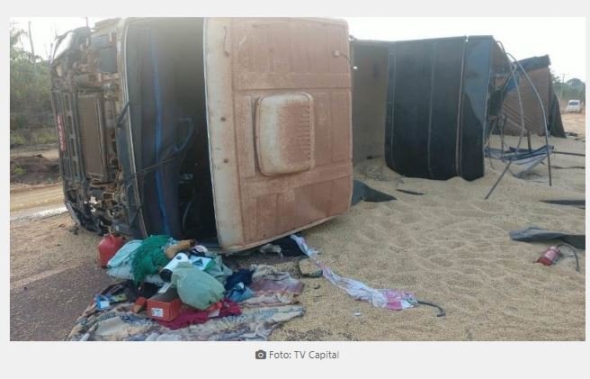 Caminhoneiro fica em estado grave após tombar carreta na MT-220