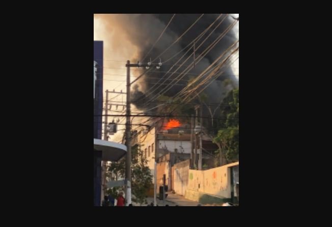 Incêndio atinge prédio da Seduc no bairro do Porto e destrói materiais