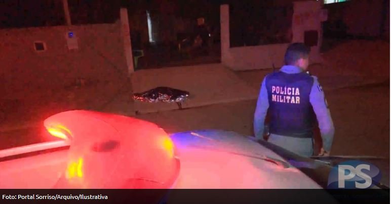 Homem esfaqueado e jovem alvejado na cabeça tinham passagem pela polícia, segundo delegado