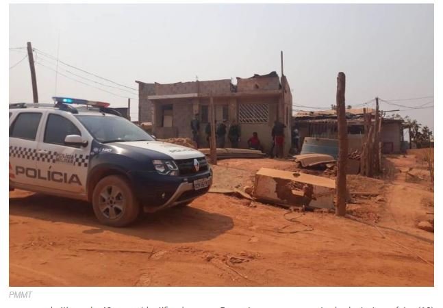 Haitiano entra em surto, esfaqueia policial na cabeça e é morto em Cuiabá