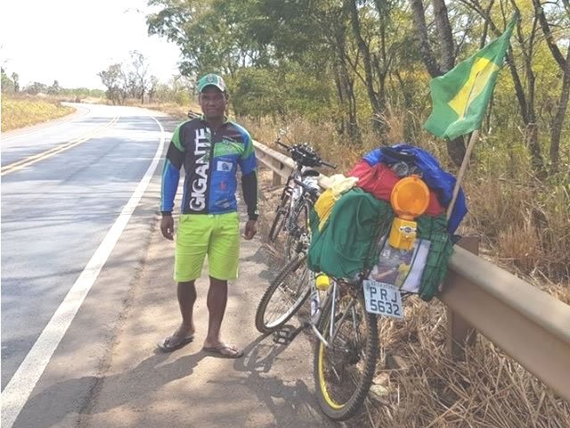 Mochileiro que viaja a América do Sul de bicicleta tem meio de transporte furtado no MT