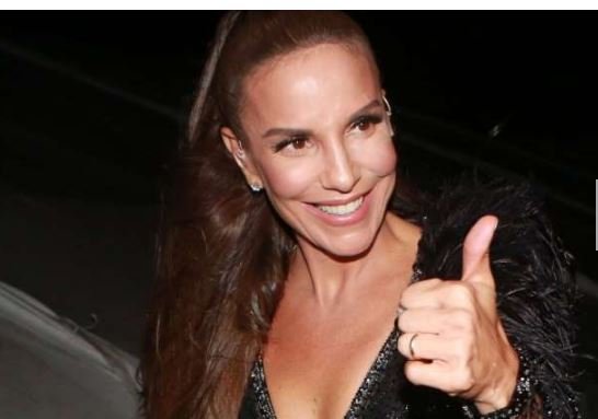 Ivete sobe no palco de Marília Mendonça e segurança tenta barrar cantora. Veja!