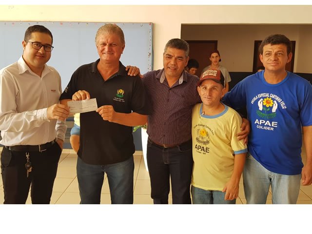 Supermercados machado em Colíder repassa mais R$5.000,00 às instituições APAE e Lar dos Vicentinos. (Fotos)