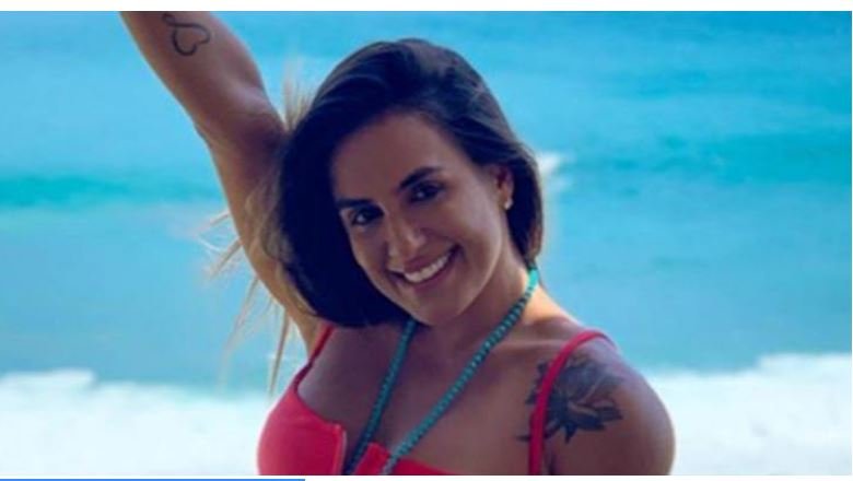 Carol Peixinho ostenta bumbum poderoso ao usar biquíni fio-dental