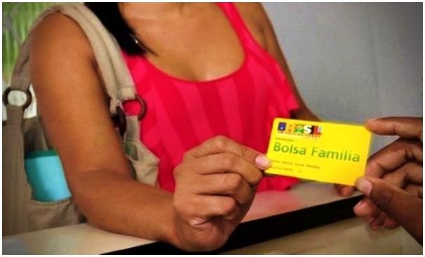 Casal vai parar na delegacia após tentar pagar motel com cartão do Bolsa Família