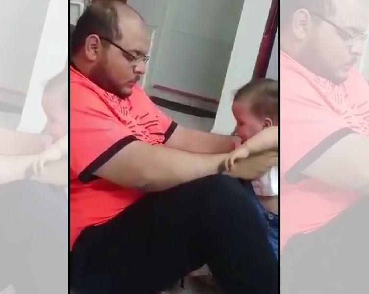 O homem flagrado batendo em criança foi espancado na prisão?