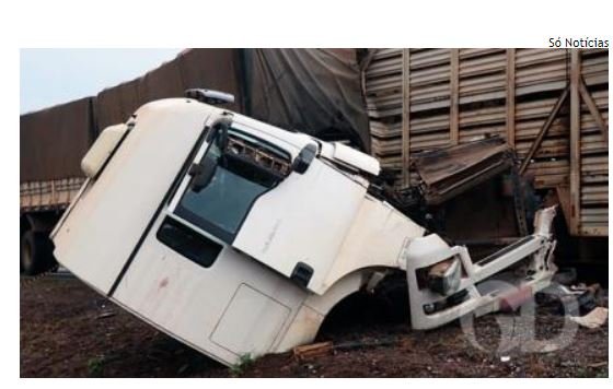 Colisão entre duas carretas mata um motorista na BR-163