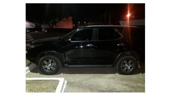 Polícia encontra manchas de sangue em carro de mulher desaparecida