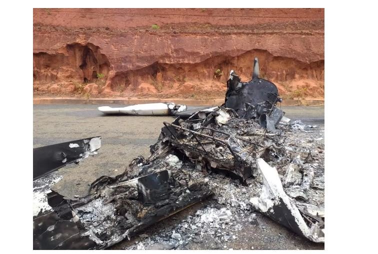 Avião cai e pega fogo em rodovia de MT e não há informações sobre o piloto e vítimas
