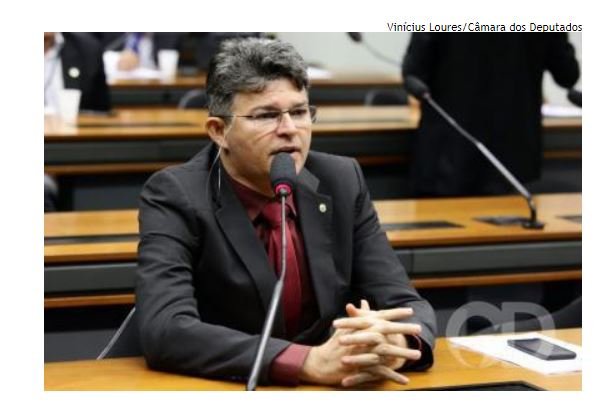 Medeiros enumera tentativas de 'golpes' contra Bolsonaro