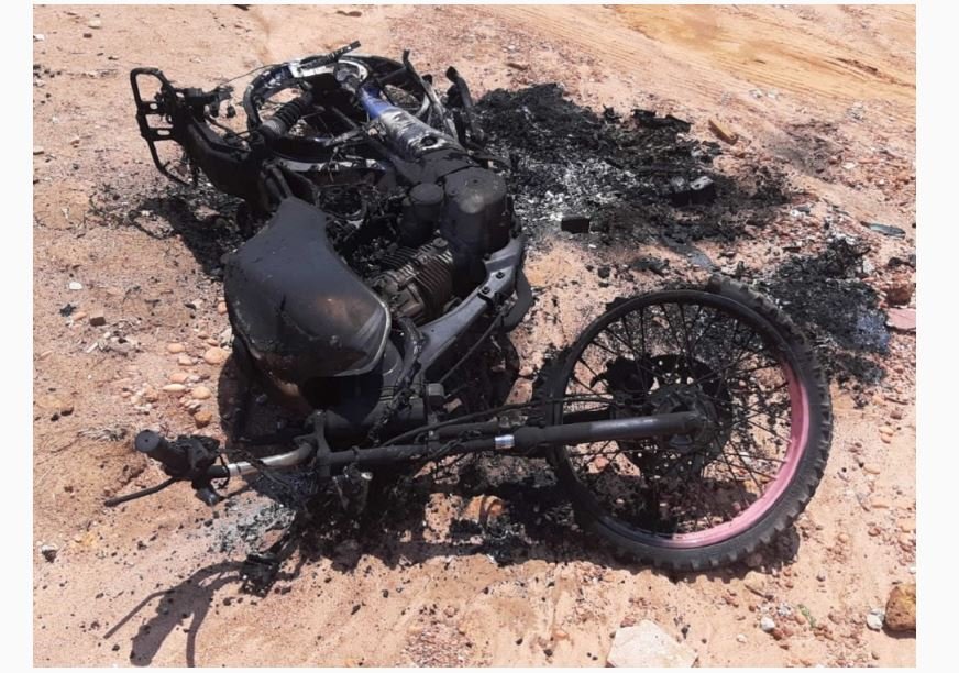 Mulher tem moto incendiada e ex-companheiro é o principal suspeito.