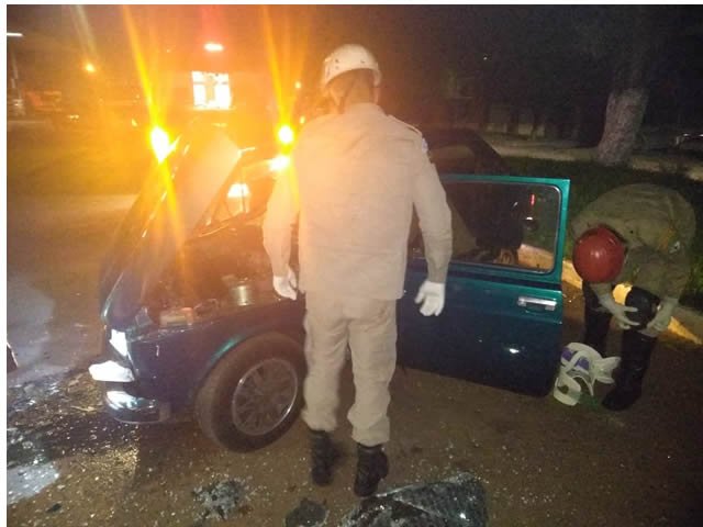 Jovem sofre acidente grave ao chocar-se na traseira de carreta parada. (Video)