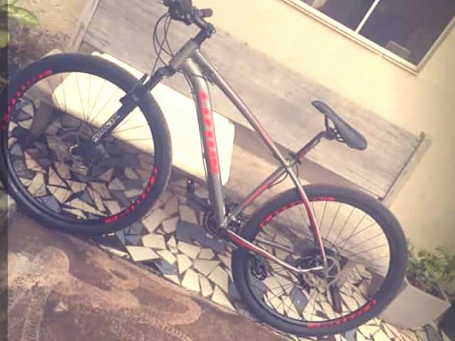Adolescente tem sua bicicleta furtada no centro de Colíder.