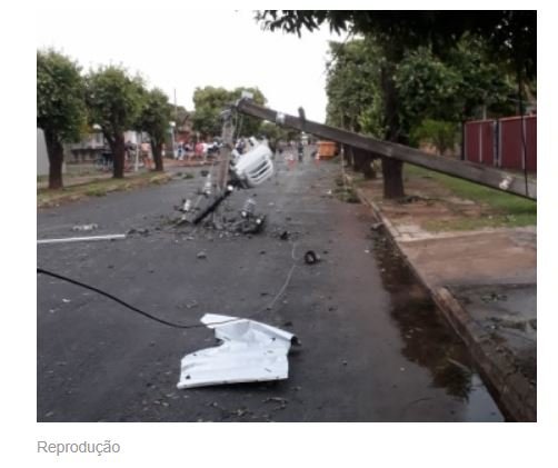 Chuva com vento forte deixa rastro de destruição no bairro Rio Verde