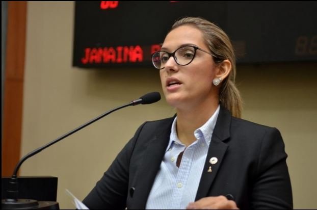 Procurador emite parecer por reprovação de contas de Janaina