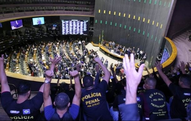 Câmara aprova em 2° turno PEC que cria polícias penais