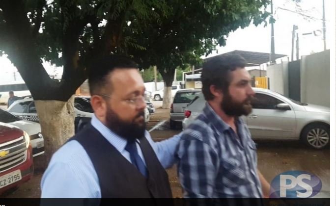 Jackson Furlan se entrega à polícia e fica em silêncio durante interrogatório