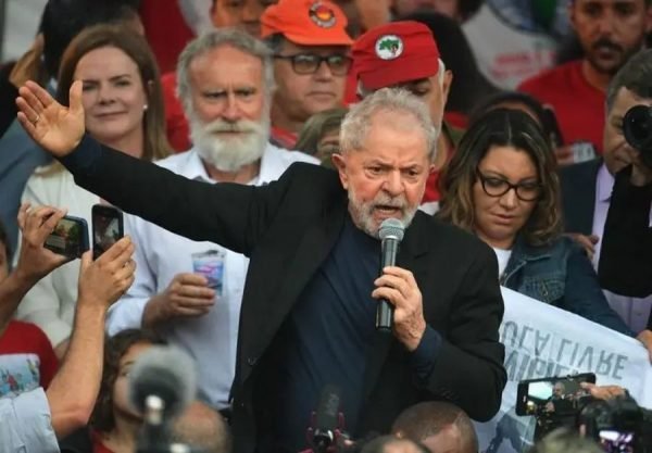 Lula voltando à cadeia? MBL pede prisão preventiva do ex-presidente por incitação ao terrorismo