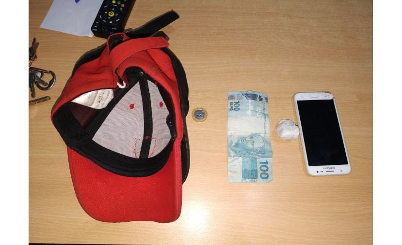 Menores são apreendidos no centro de Colíder com entorpecente e celular. (Vídeo)
