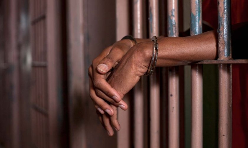 Homem de 29 anos e preso em Colíder por tráfico de drogas.