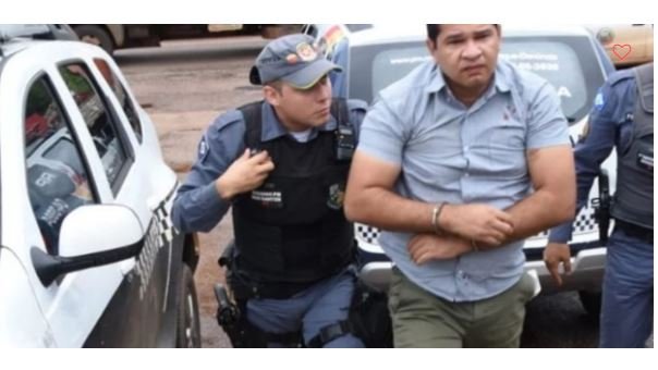 Professor tenta matar diretora a facadas dentro de escola