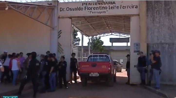 Mulher é flagrada tentando entrar com droga em penitenciária