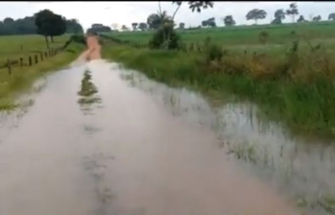 Motorista em Colíder denuncia as péssimas condições das estradas do interior do município. (Vídeo)