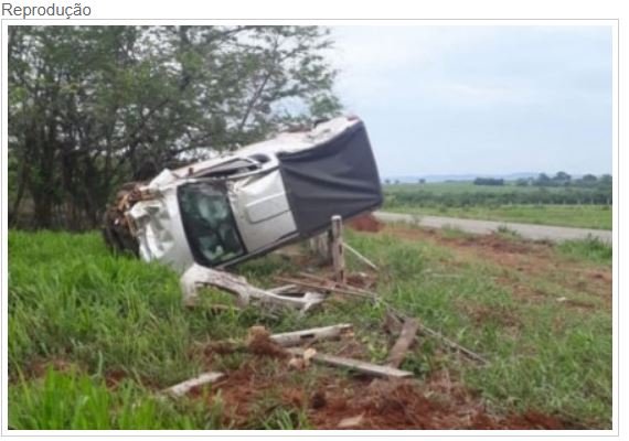 Vendedor de colchões morre após capotar picape na MT-175