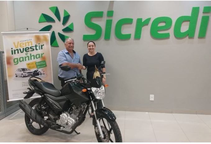 AF: Cliente Sicredi ag. Centro ganha moto zero km ao ser sorteado na campanha "Venha Investir e Ganhar"