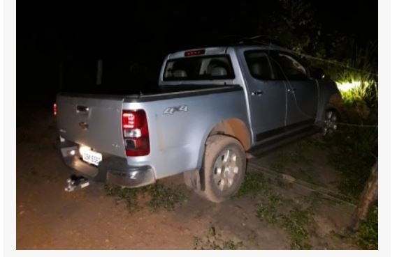 Casal tem camionete roubada, vítima é agredido