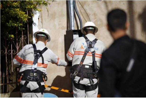 Três pessoas são detidas por GATO em energia, dois são funcionários da Energisa