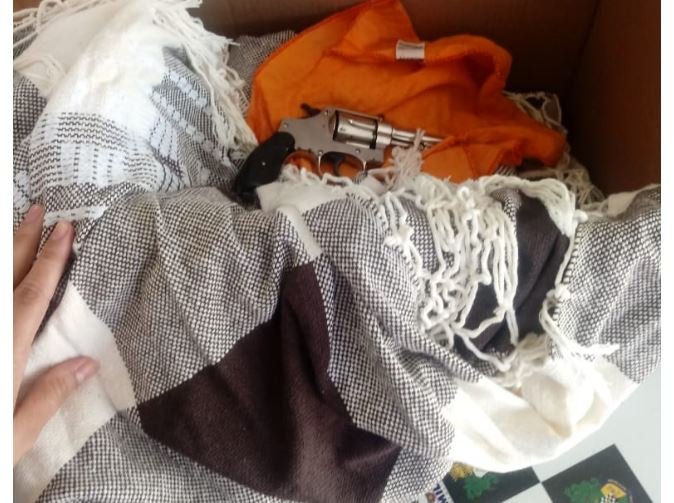 Idoso de 68 anos é detido ao tentar embarcar em avião com arma de fogo na bagagem