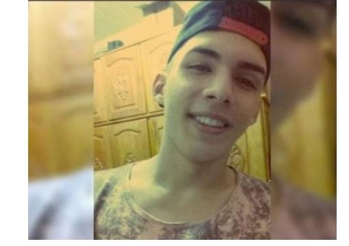 Jovem bate moto em canteiro, tem capacete arrancado e morre em MT