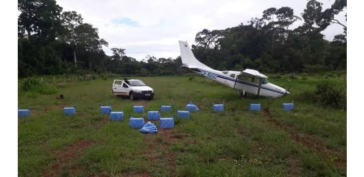 Traficantes e gerente de fazenda são presos com avião com 436 kg de droga em MT