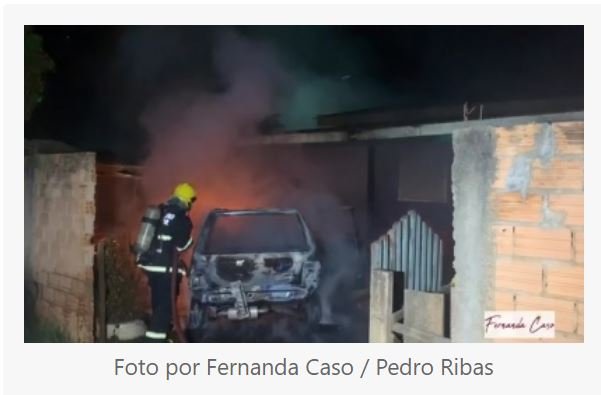 Homem depois de discutir com esposa ateia fogo em carro e atinge residência