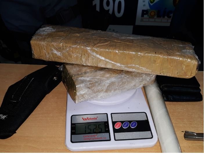 PM de Colíder fecha boca de fumo e prende três pessoas. (Vídeo)
