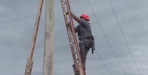 Homem morre eletrocutado ao tentar religar energia em propriedade rural