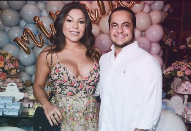 Thammy Miranda festeja nascimento do filho e elogia mulher, Andressa: Incrível