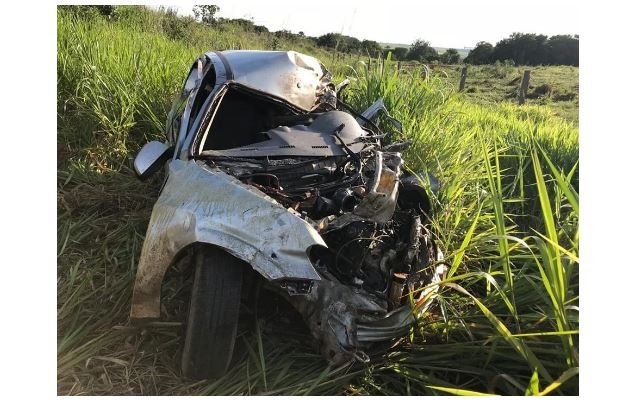Colisões contra carreta e S10 matam motorista de Prisma e um motociclista